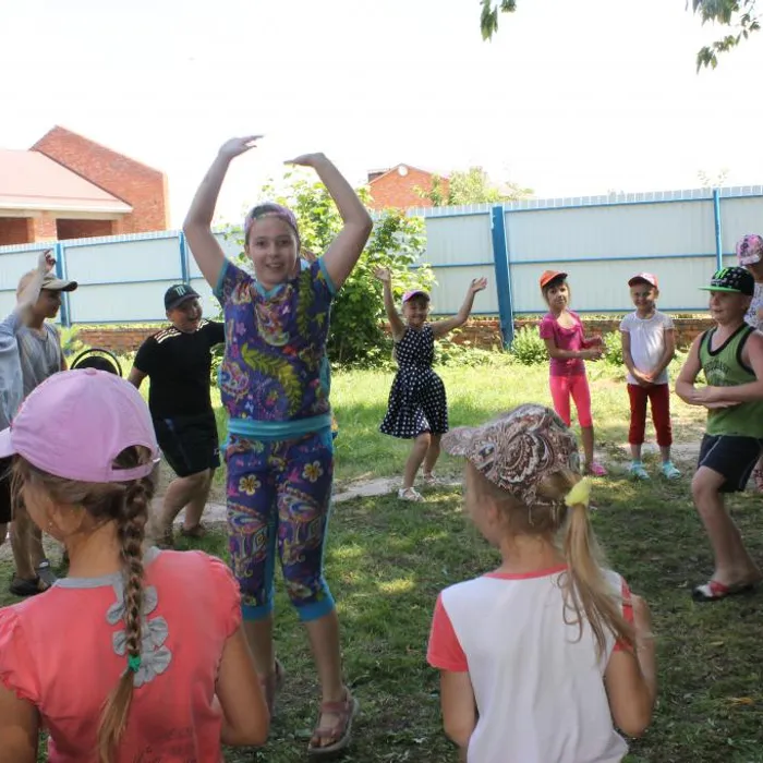 Детская игровая познавательная программа «В городе дорожных наук».