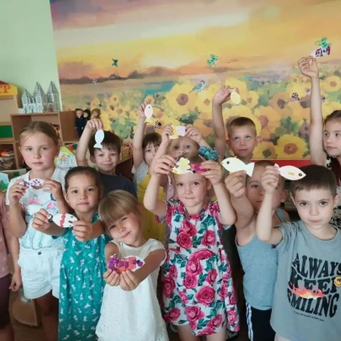 В объединении «Дошколята» (педагог Комиссарова И.С.) прошла увлекательная игровая программа «В гостях у сказки», которая превратила обычное занятие в настоящее приключение. Юные участники с огромным энтузиазмом окунулись в атмосферу волшебства и любимых историй.
